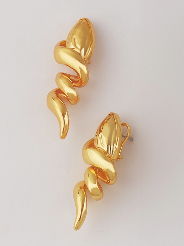 Angela Pearl Oval Studs Ruahh